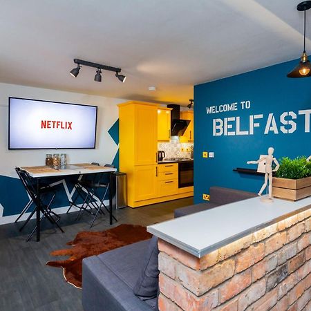 Funky City Apartment - Secure Parking - Wifi - Sleeps 6 - No Parties 贝尔法斯特 外观 照片