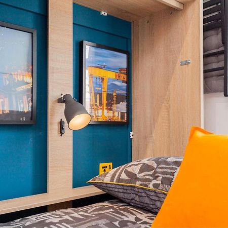 Funky City Apartment - Secure Parking - Wifi - Sleeps 6 - No Parties 贝尔法斯特 外观 照片
