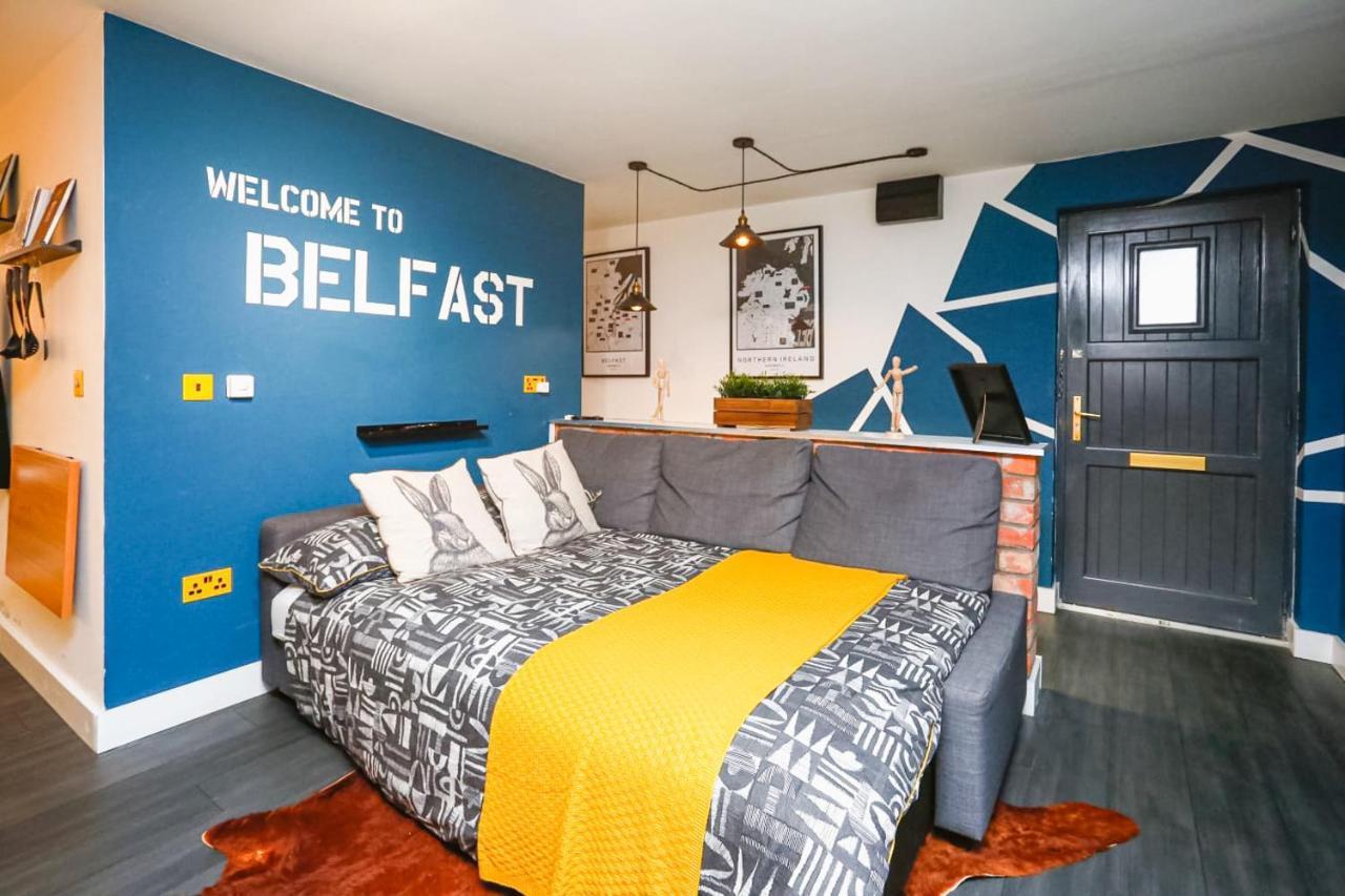 Funky City Apartment - Secure Parking - Wifi - Sleeps 6 - No Parties 贝尔法斯特 外观 照片