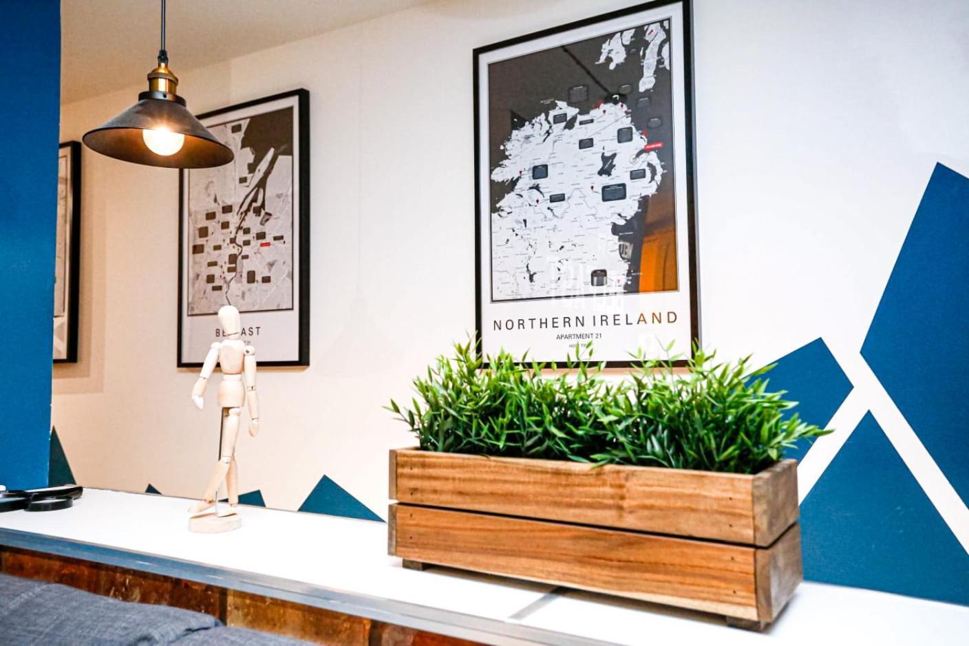 Funky City Apartment - Secure Parking - Wifi - Sleeps 6 - No Parties 贝尔法斯特 外观 照片