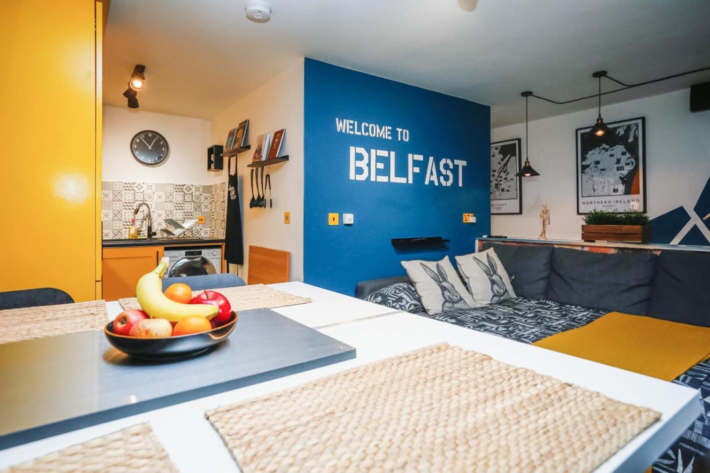 Funky City Apartment - Secure Parking - Wifi - Sleeps 6 - No Parties 贝尔法斯特 外观 照片