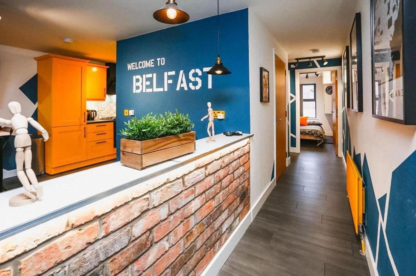 Funky City Apartment - Secure Parking - Wifi - Sleeps 6 - No Parties 贝尔法斯特 外观 照片