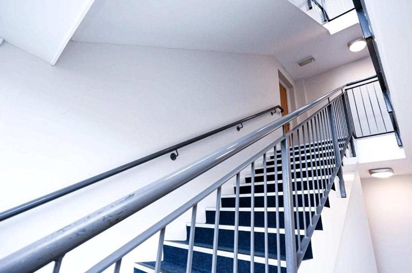 Funky City Apartment - Secure Parking - Wifi - Sleeps 6 - No Parties 贝尔法斯特 外观 照片