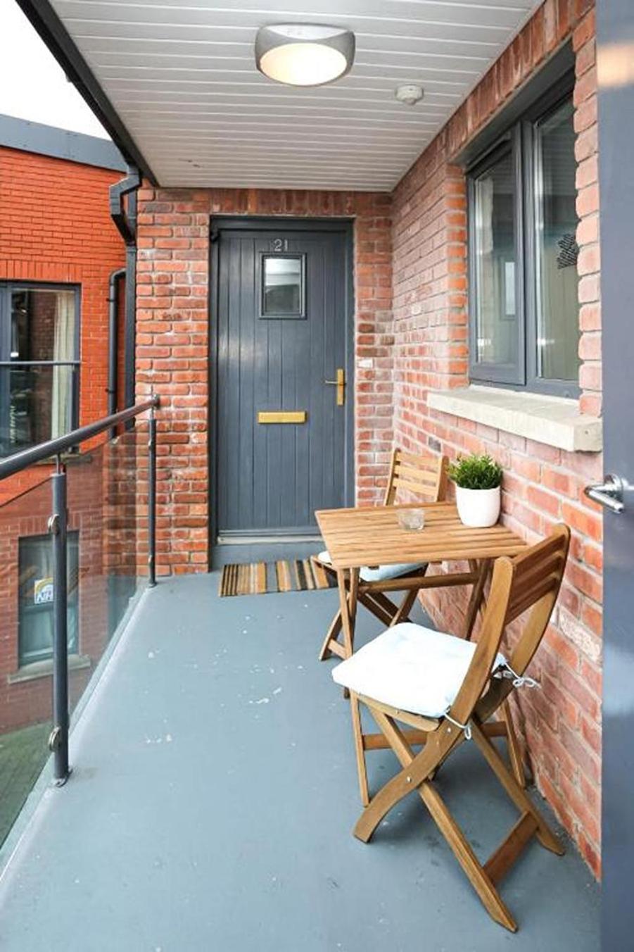 Funky City Apartment - Secure Parking - Wifi - Sleeps 6 - No Parties 贝尔法斯特 外观 照片